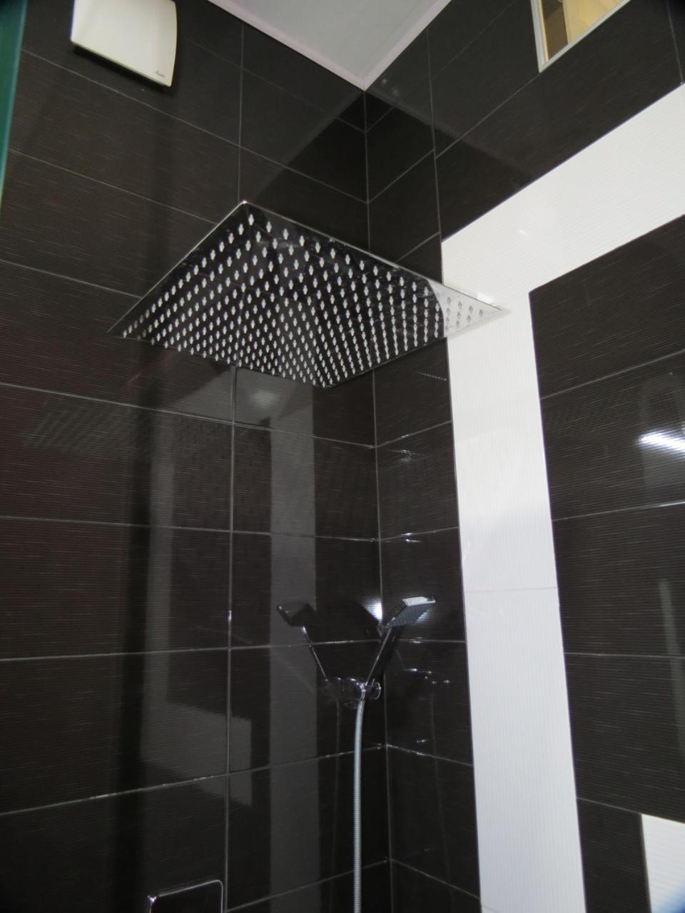 טביליסי Three Rooms Apartment מראה חיצוני תמונה
