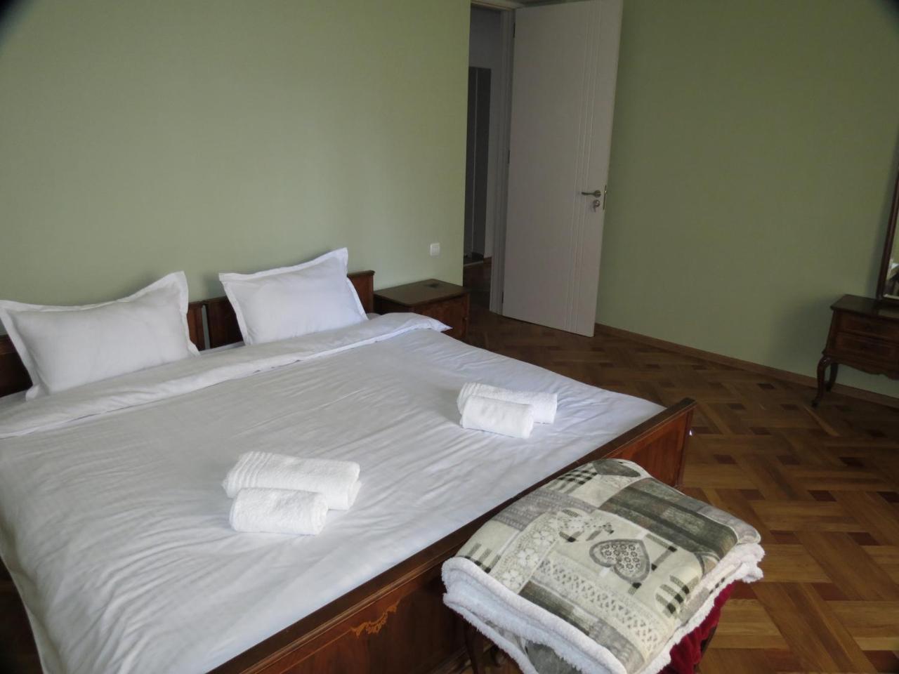 טביליסי Three Rooms Apartment מראה חיצוני תמונה