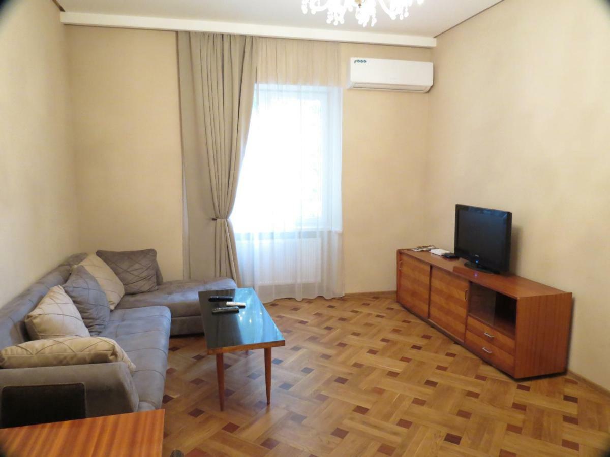 טביליסי Three Rooms Apartment מראה חיצוני תמונה